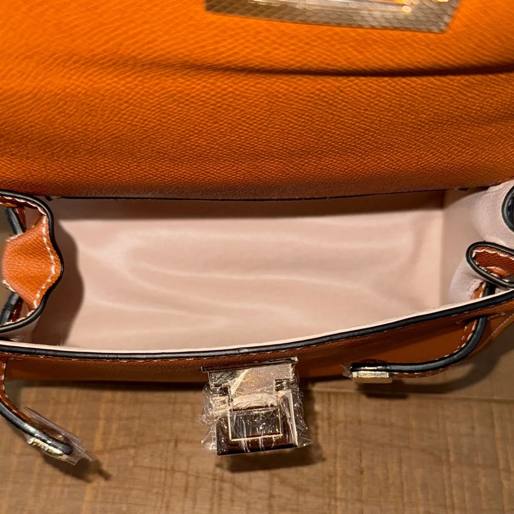 NWOT AMAZON SMALL TAN HANDBAG - Picture 5 of 7